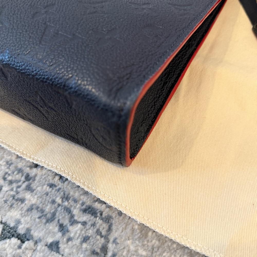 Louis Vuitton Pochette Toilette 26 - Monogram Empriente in Marine - Picture 5 of 11